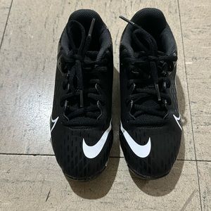 Kids softball cleats